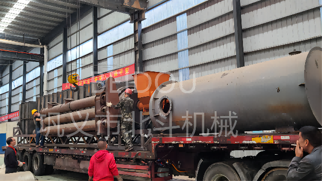 稻殼炭化爐設備提前順利完工,裝車發(fā)往湖北